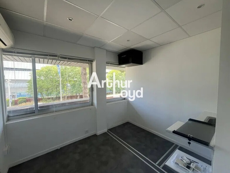 Bureau dans Saint-Laurent-du-Var à louer - Photo intérieure – Image 3 sur 5