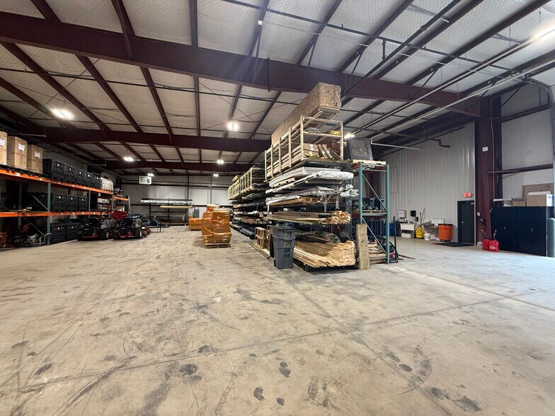 5120 E Paris Ave SE, Kentwood, MI à louer - Photo de l’immeuble – Image 2 sur 6