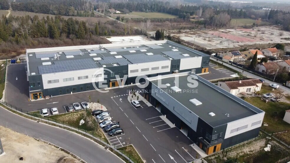 Local d’activités dans Vedène à louer - Photo de l’immeuble – Image 2 sur 10