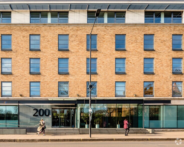 200 Shepherds Bush Rd, Londres à louer - Photo de l’immeuble – Image 2 sur 11