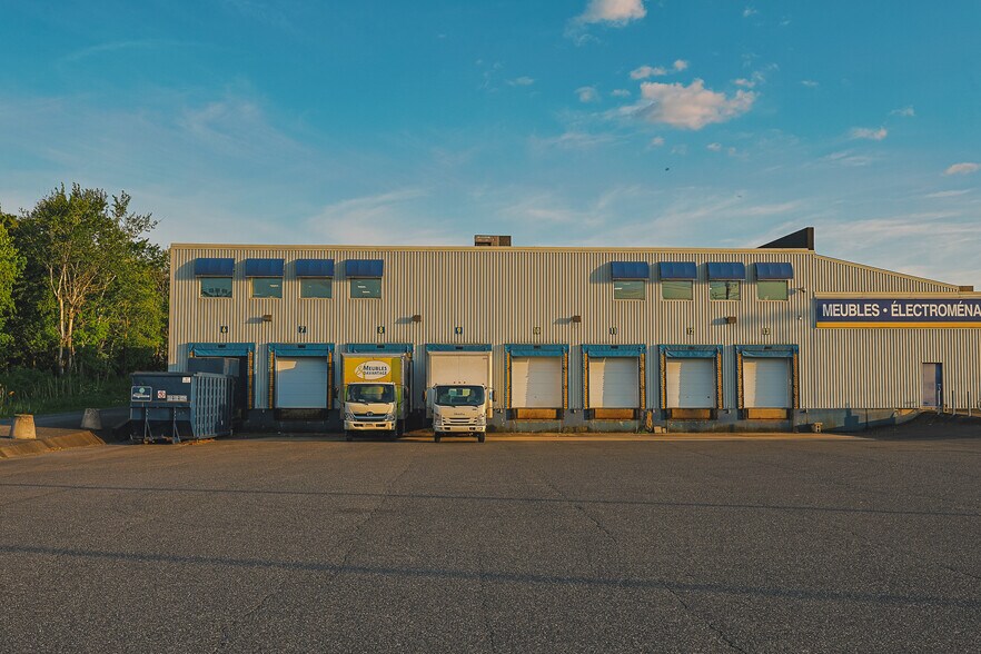 1555 Boul Industriel, Farnham, QC à louer - Photo de l’immeuble – Image 3 sur 6