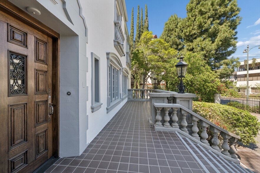 4526 Wilshire Blvd, Los Angeles, CA à vendre - Photo de l’immeuble – Image 3 sur 28