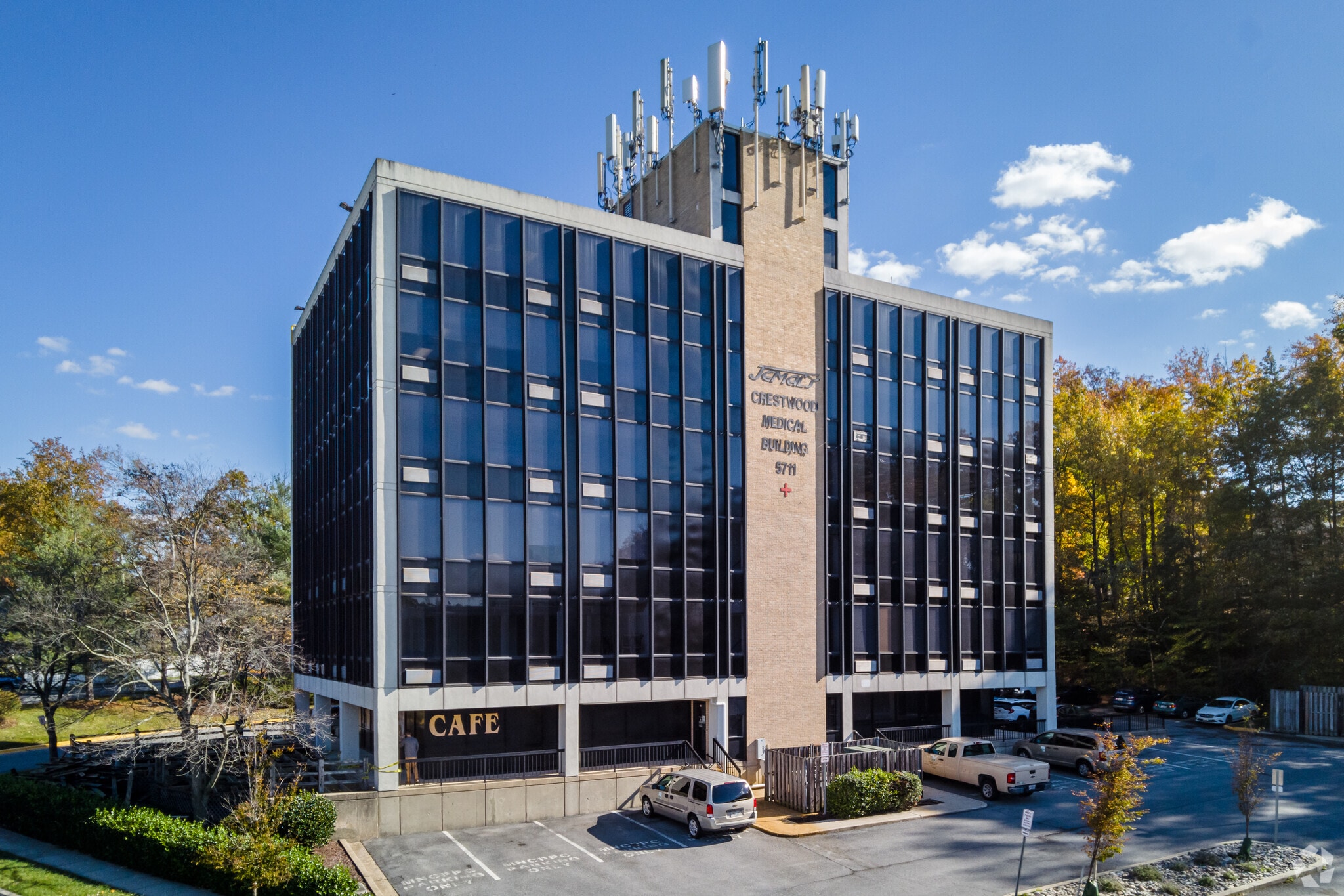 5711 Sarvis Ave, Riverdale, MD à louer Photo principale– Image 1 sur 8