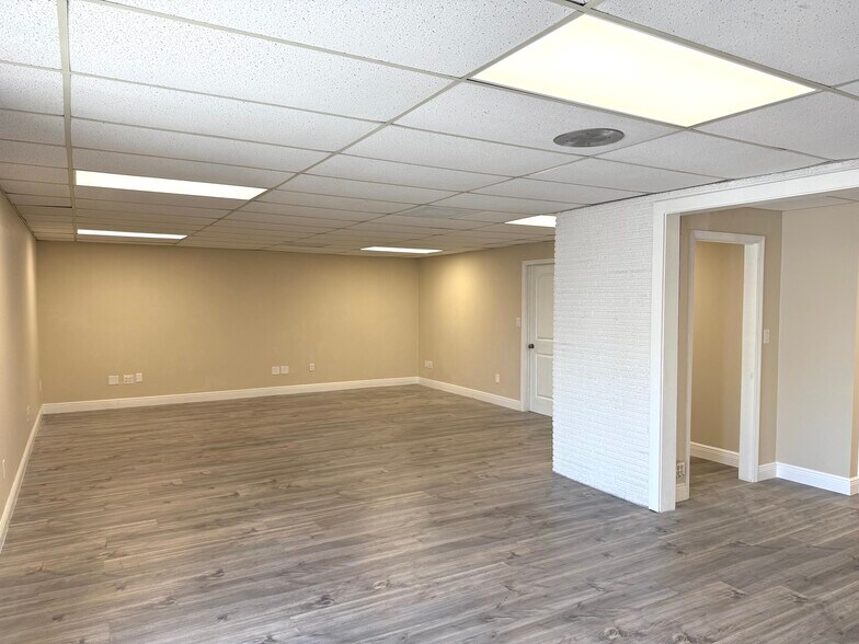 4521 NE 5th Ter, Fort Lauderdale, FL à louer - Photo de l’immeuble – Image 3 sur 11