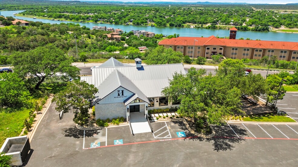 602 Steve Hawkins Pky, Marble Falls, TX à vendre - Photo de l’immeuble – Image 2 sur 42