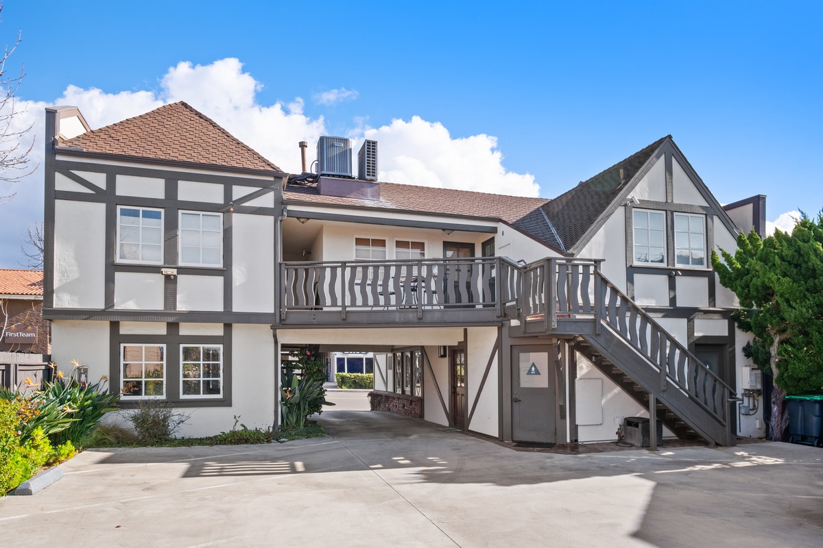 939 Glenneyre St, Laguna Beach, CA à louer Photo intérieure– Image 1 sur 12
