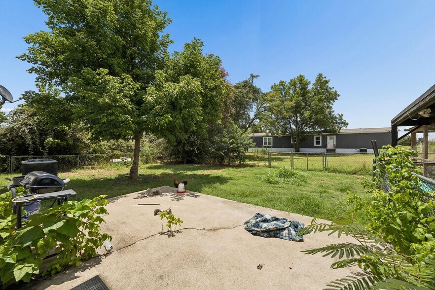 7971 Peden Rd, Azle, TX à vendre - Photo de l’immeuble – Image 2 sur 13