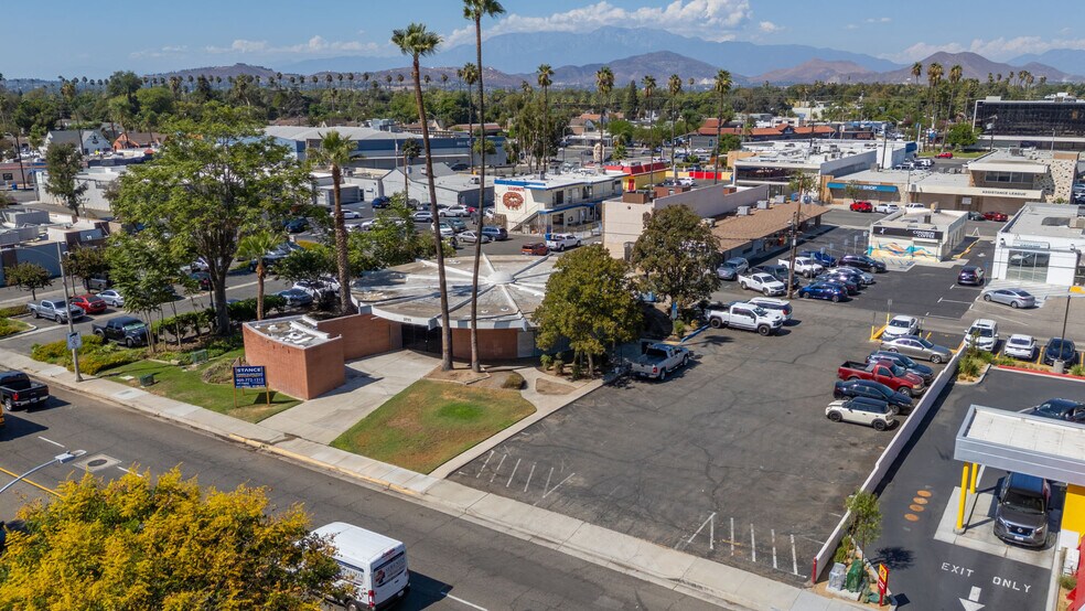 3711 Central Ave, Riverside, CA à vendre - Photo de l’immeuble – Image 2 sur 5