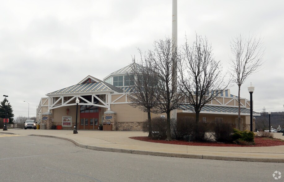 424 S Service Rd W, Grimsby, ON à louer - Photo de l’immeuble – Image 3 sur 16
