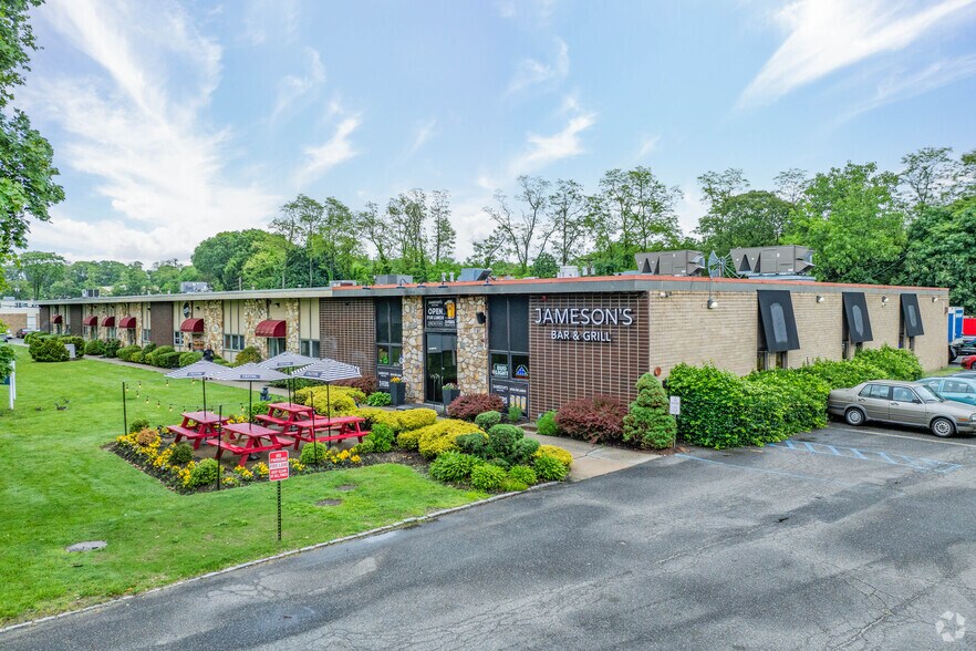 651-661 Old Willets Path, Hauppauge, NY à louer - Photo de l’immeuble – Image 1 sur 2