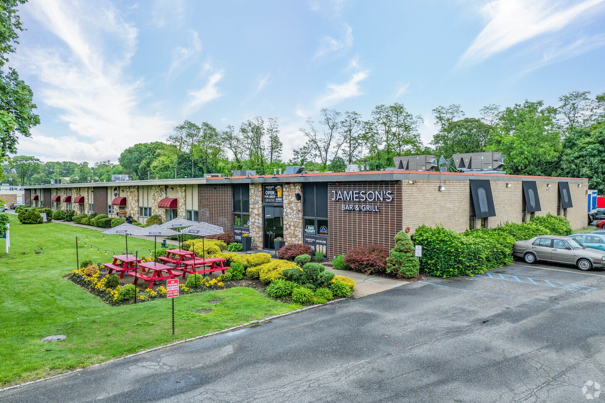 651-661 Old Willets Path, Hauppauge, NY à louer Photo de l’immeuble– Image 1 sur 3