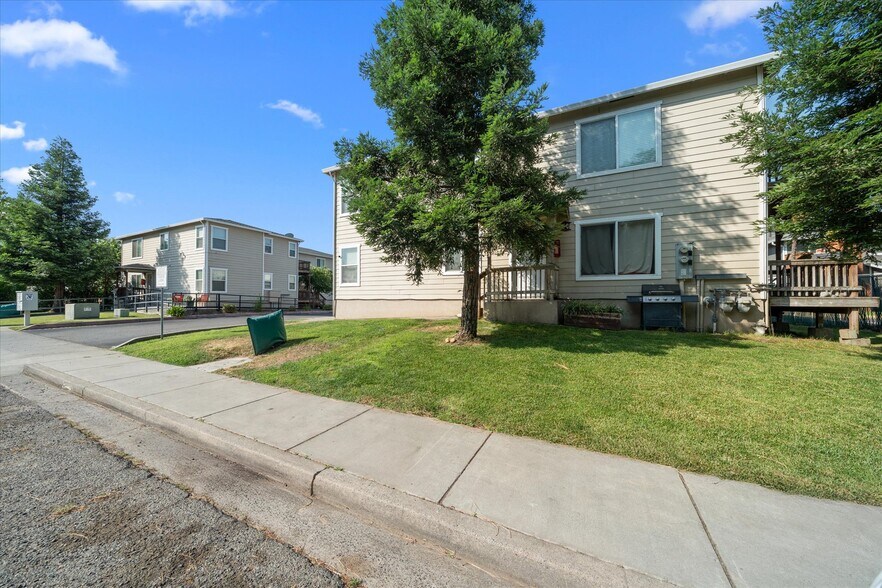 725-735 Lakeside Dr, Red Bluff, CA à vendre - Photo de l’immeuble – Image 3 sur 13