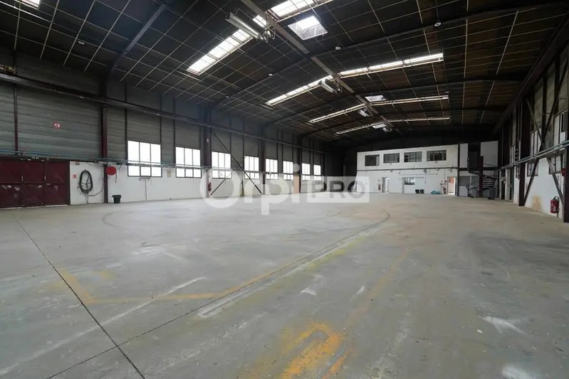 15 Rue Ampère, Chassieu à louer - Photo de l’immeuble – Image 3 sur 12