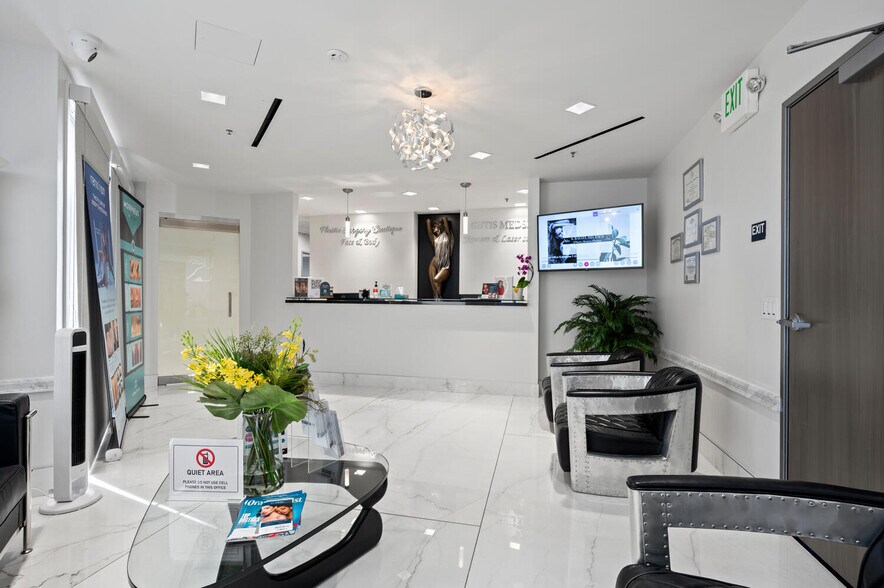 20311 SW Birch St, Newport Beach, CA à vendre - Photo de l’immeuble – Image 3 sur 12