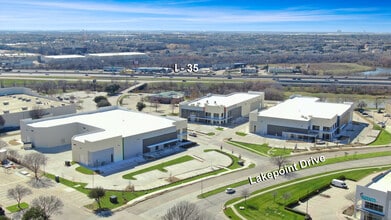 1980 Lakepointe Dr, Lewisville, TX à vendre Photo intérieure– Image 1 sur 4