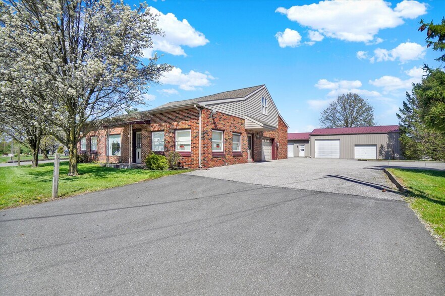 2553 Roosevelt Ave, York, PA à vendre - Photo de l’immeuble – Image 3 sur 81