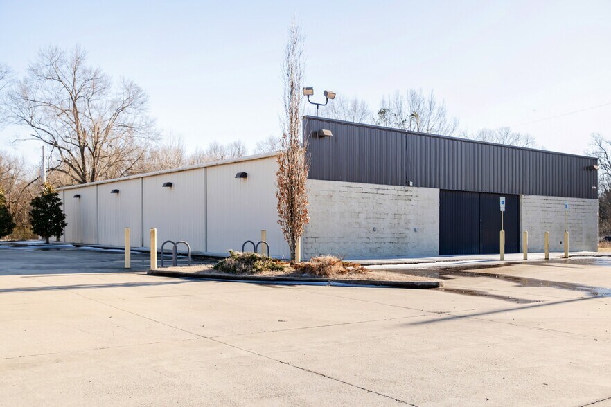 5226 Highway 61, Memphis, TN à louer - Photo de l’immeuble – Image 3 sur 11