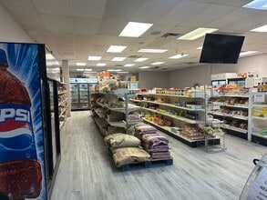 3303 118 Ave Nw, Edmonton, AB à louer Photo intérieure– Image 2 sur 8