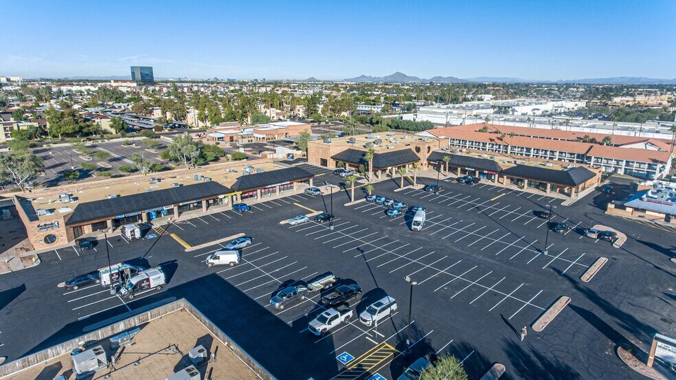 1440 S Country Club Dr, Mesa, AZ à louer - Photo de l’immeuble – Image 3 sur 9