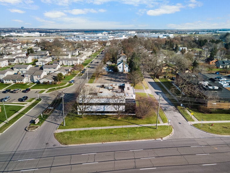 44060 Woodward Ave, Bloomfield Hills, MI à louer - Aérien – Image 3 sur 24