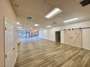 3001 Jacks Run Rd, White Oak, PA à louer Photo intérieure– Image 2 sur 5