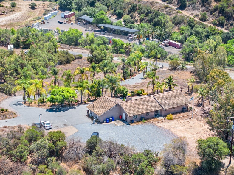 8530 Nelson Way, Escondido, CA à vendre - Photo de l’immeuble – Image 2 sur 22