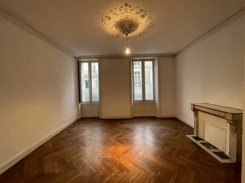 15 Rue Du Roi Albert, Nantes à louer - Photo de l’immeuble – Image 1 sur 7