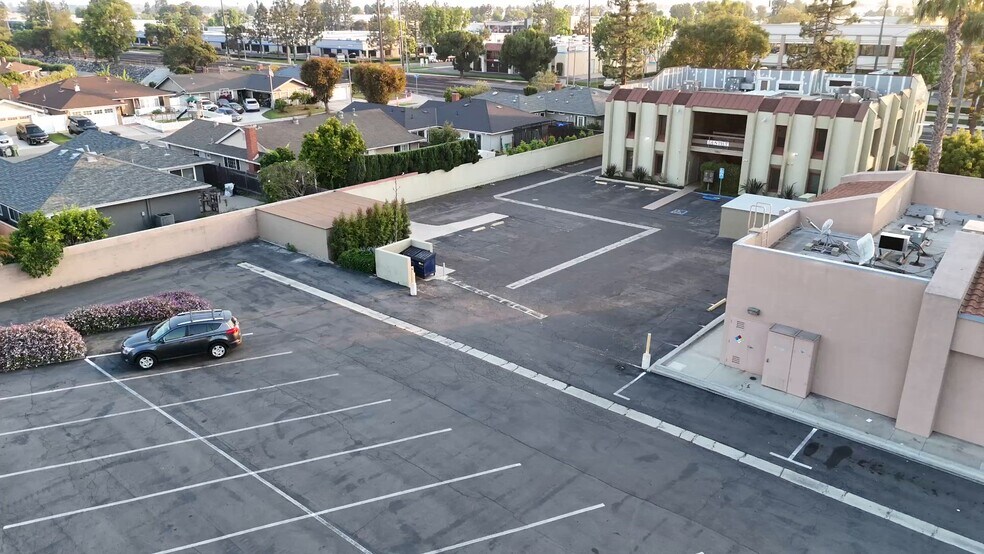 15052 Springdale St, Huntington Beach, CA à louer - Vidéo sur l’annonce professionnelle – Image 2 sur 12