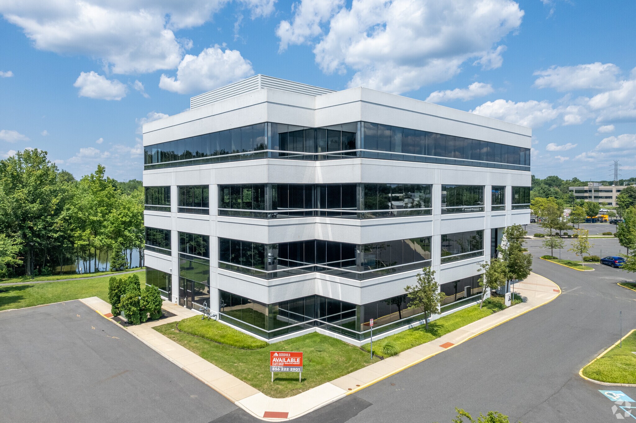 50 Lake Center Executive Pky, Marlton, NJ à louer Photo de l’immeuble– Image 1 sur 8