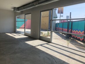 5529 W Washington Blvd, Los Angeles, CA à louer Photo de l’immeuble– Image 2 sur 9
