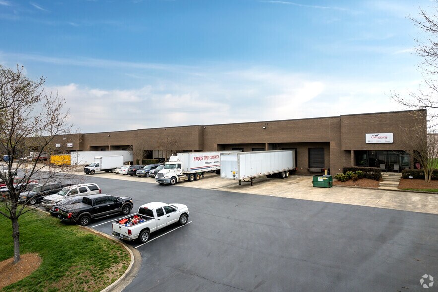 3301 Woodpark Blvd, Charlotte, NC à louer - Photo de l’immeuble – Image 3 sur 6