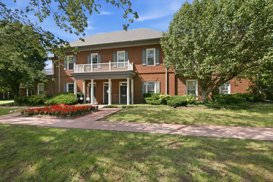 5046 Thoroughbred Ln, Brentwood, TN à louer - Photo de l’immeuble – Image 1 sur 11