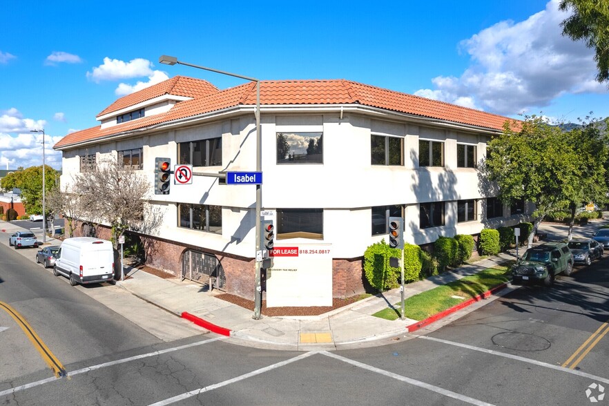 517 E Wilson Ave, Glendale, CA à louer - Photo de l’immeuble – Image 1 sur 14