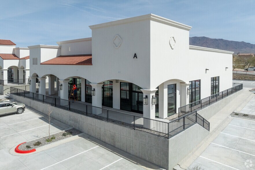 7451 Paseo Del Norte Blvd, El Paso, TX à vendre - Photo de l’immeuble – Image 2 sur 6
