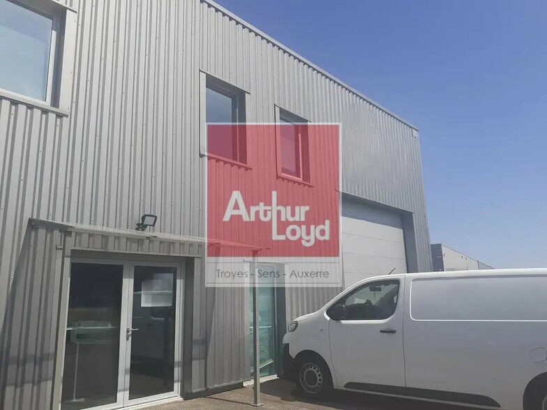 Industriel/Logistique dans La Chapelle-Saint-Luc à louer - Photo de l’immeuble – Image 3 sur 6