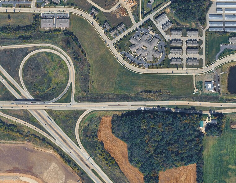1911 American Eagle Dr, Slinger, WI à vendre - Aérien – Image 2 sur 3