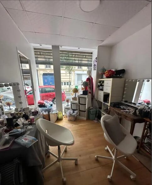 Local commercial dans Paris à louer - Photo de l’immeuble – Image 2 sur 3