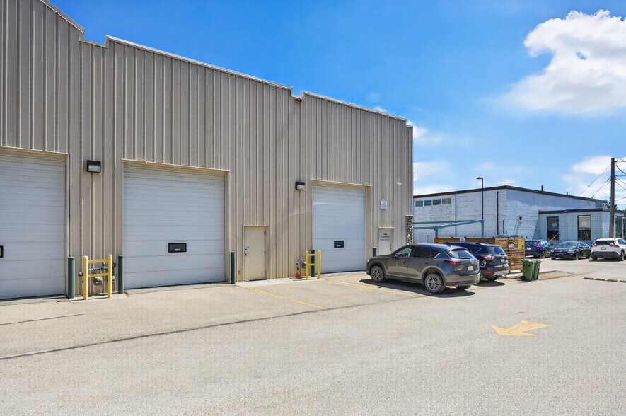 5700 1st St SW, Calgary, AB à vendre - Photo de l’immeuble – Image 2 sur 43