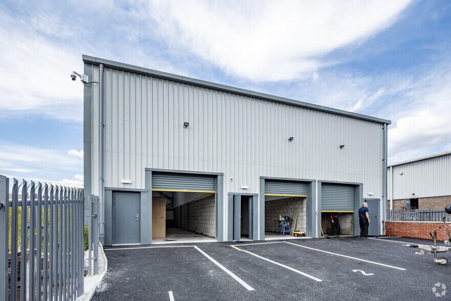 Stone Hill Rd, Bolton à louer - Photo de l’immeuble – Image 2 sur 2