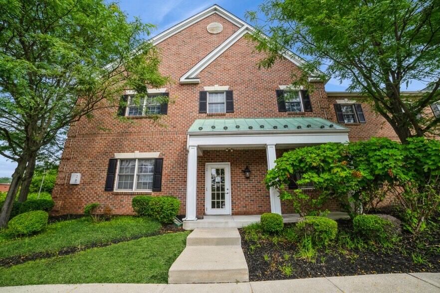 54 Friends Ln, Newtown, PA à vendre - Photo de l’immeuble – Image 2 sur 45