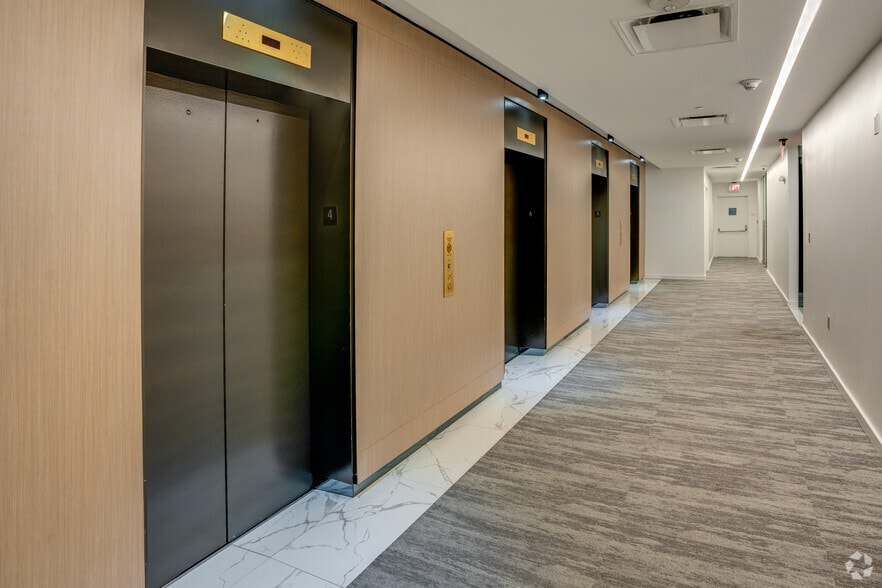 200 SE 1st St, Miami, FL à louer - Hall d’entrée – Image 3 sur 18