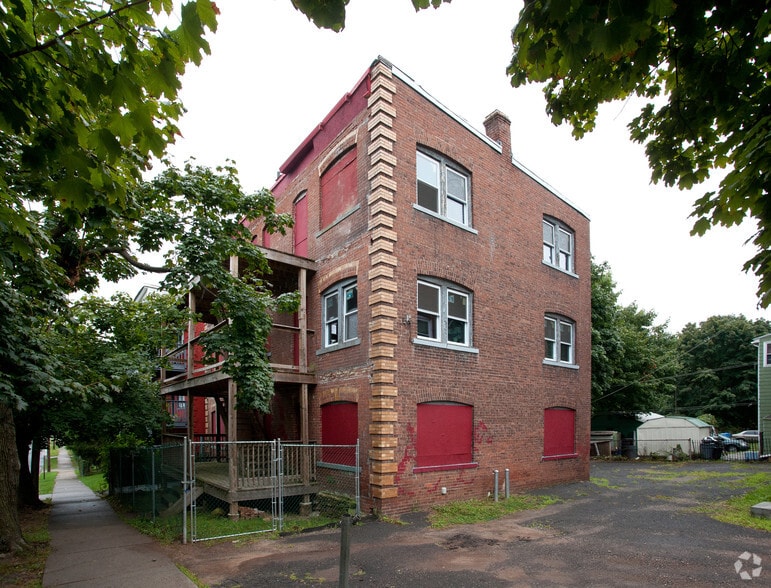 7 West St, New Britain, CT à vendre - Photo principale – Image 1 sur 2