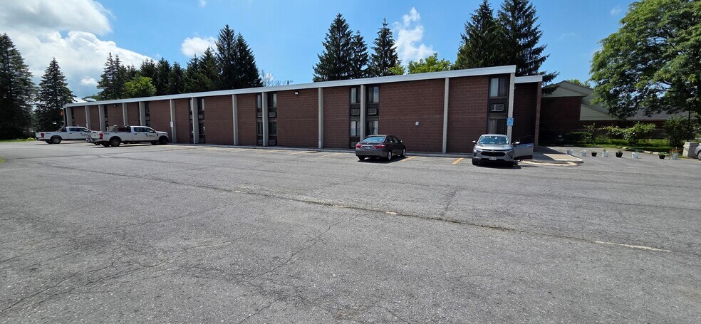 1030 Arsenal St, Watertown, NY à vendre - Photo de l’immeuble – Image 2 sur 48