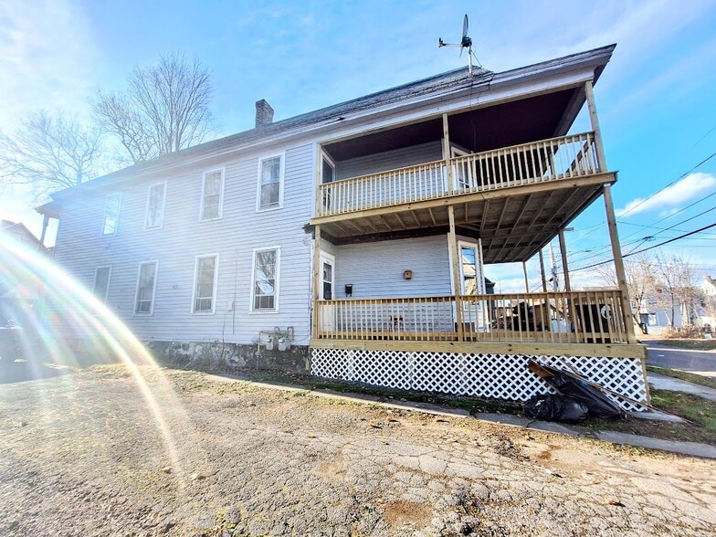 715 Chestnut St, Utica, NY à vendre - Photo de l’immeuble – Image 2 sur 19