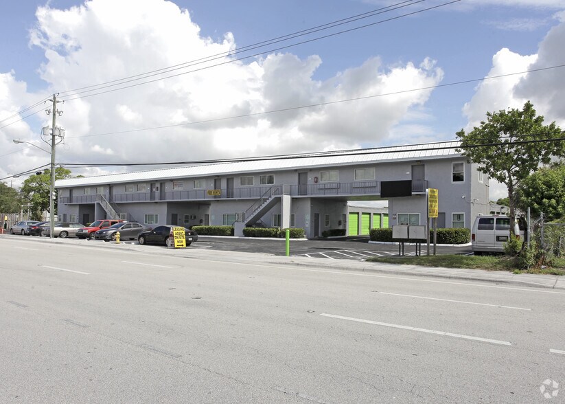 2303 W Mcnab Rd, Pompano Beach, FL à vendre - Photo de l’immeuble – Image 2 sur 20