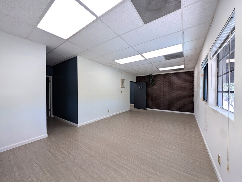 218 Glendora Ave, La Puente, CA à louer - Photo intérieure – Image 3 sur 20