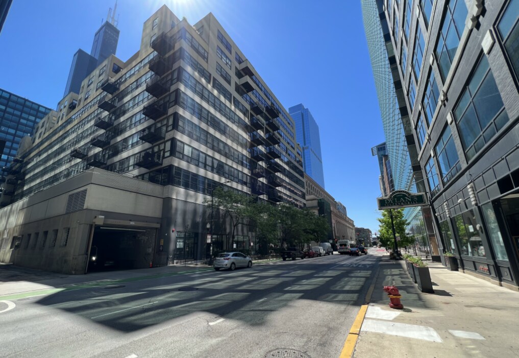 130 S Canal St, Chicago, IL à louer Photo de l’immeuble– Image 1 sur 10