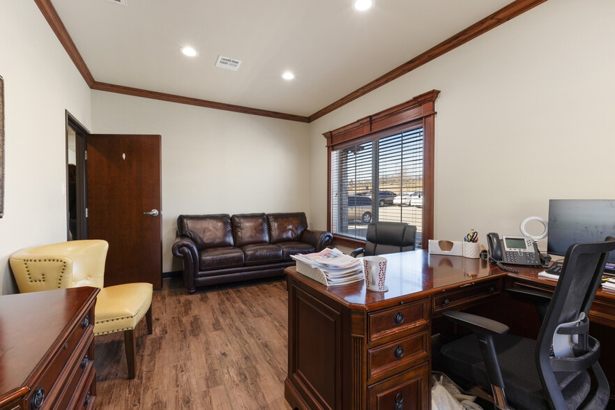 810 Colony Dr, Ada, OK à louer - Photo de l’immeuble – Image 3 sur 4