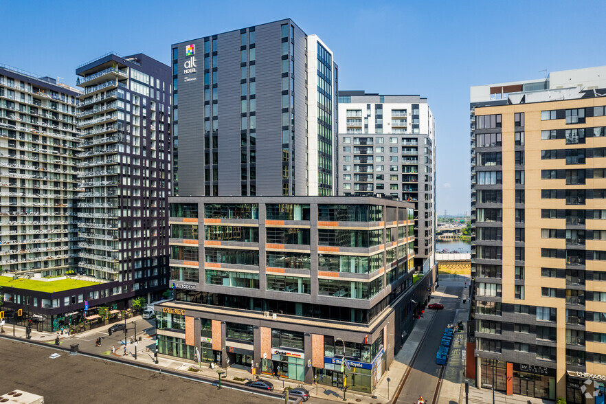 100 Rue Peel, Montréal, QC à louer - Photo de l’immeuble – Image 2 sur 28