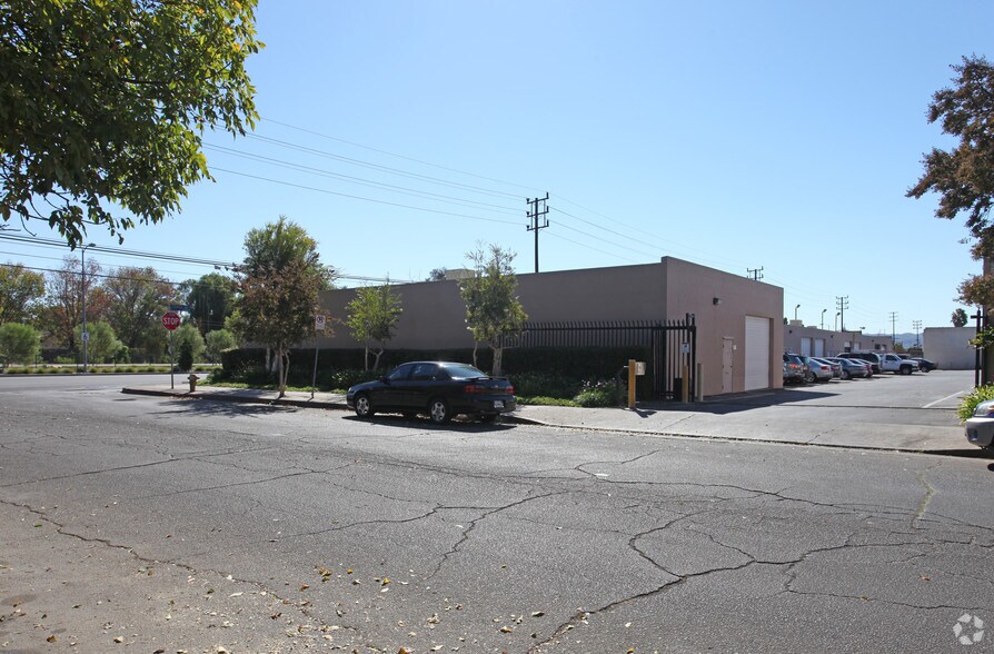 8459-8477 Canoga Ave, Canoga Park, CA à louer - Photo de l’immeuble – Image 3 sur 6